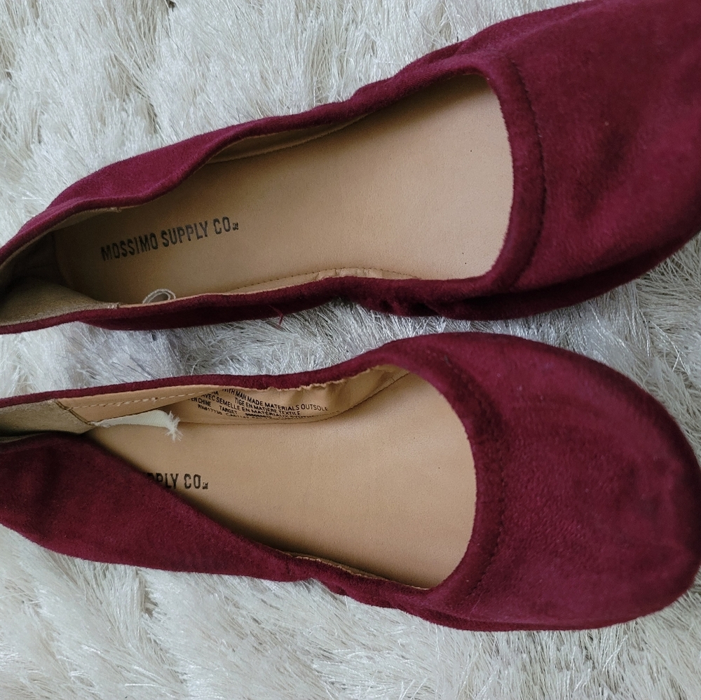Flat ballet shoes